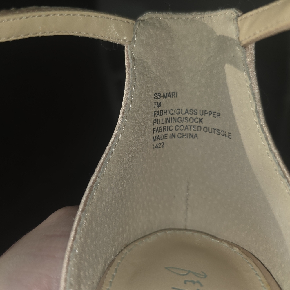 BETSY JOHNSON HEELS 7m - Picture 3 of 3